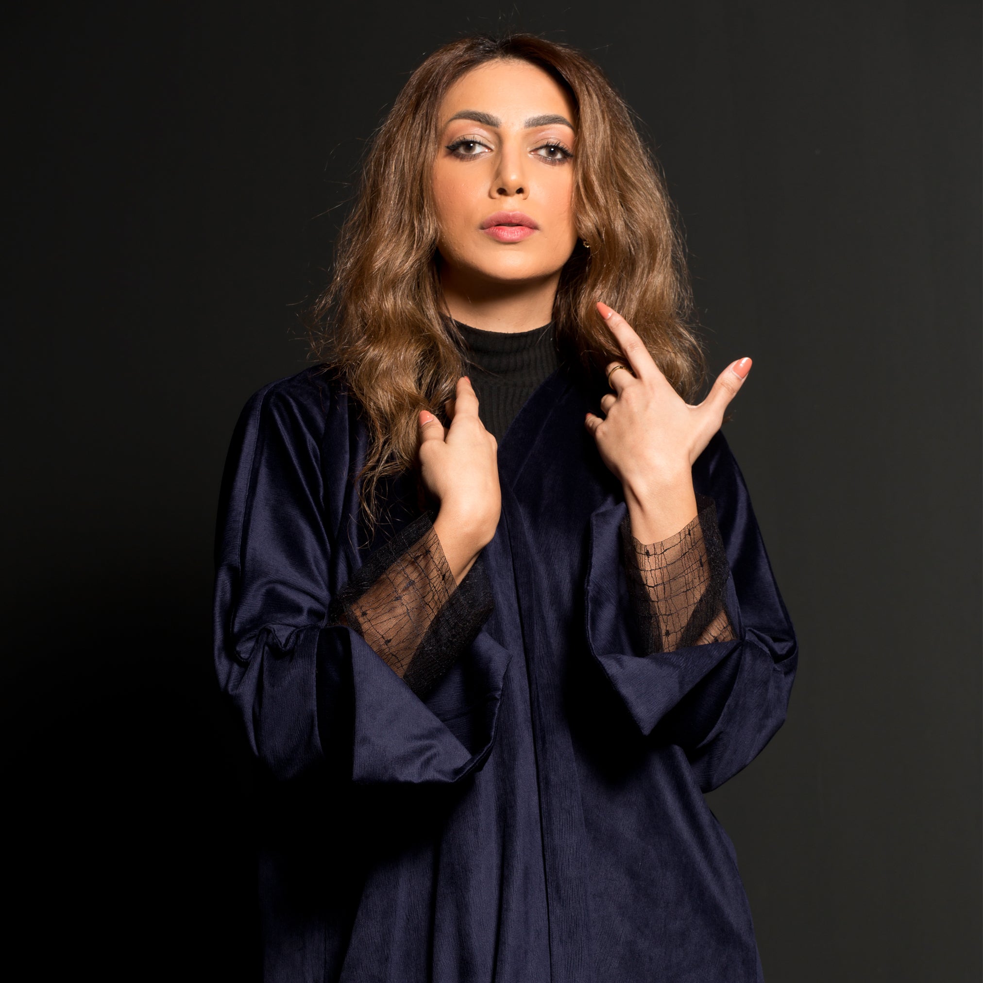 CL-0157 Winter abaya, classic model, navy blue velvet, with lace added in the sleeve